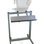 Ein Fahrbarer Gerätewagen klein.