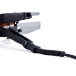 Eine Handsiegelzange HZ mit verlängertem Kabelknickschutz.