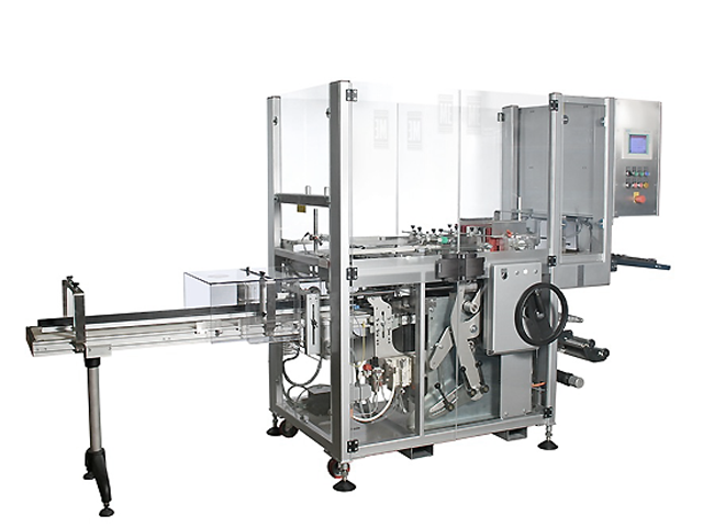 Eine Vollautomatische Falteinschlagmaschine (Cellophanierer) ME LX mit Beförderungsband