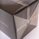 Eine Verpackung von Kosmetik als Musterverpackung von Falteinschlag