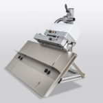 Durchlaufschweißgerät MSP mit neigbarer Beutelauflage und Tischstativ