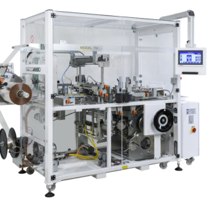 Eine Falteinschlagmaschine wird in der Seitenansicht zur Schau gestellt