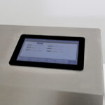 Touchpanel des Folienschweißgeräts MVTC mit Luftabsaugung